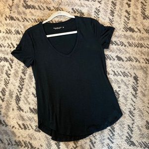 Abercrombie and fitch black super soft v-neck tee szS